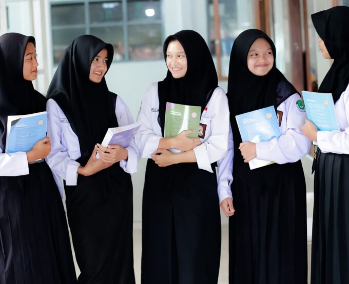 Ilmu adalah kunci, belajar adalah jalan.